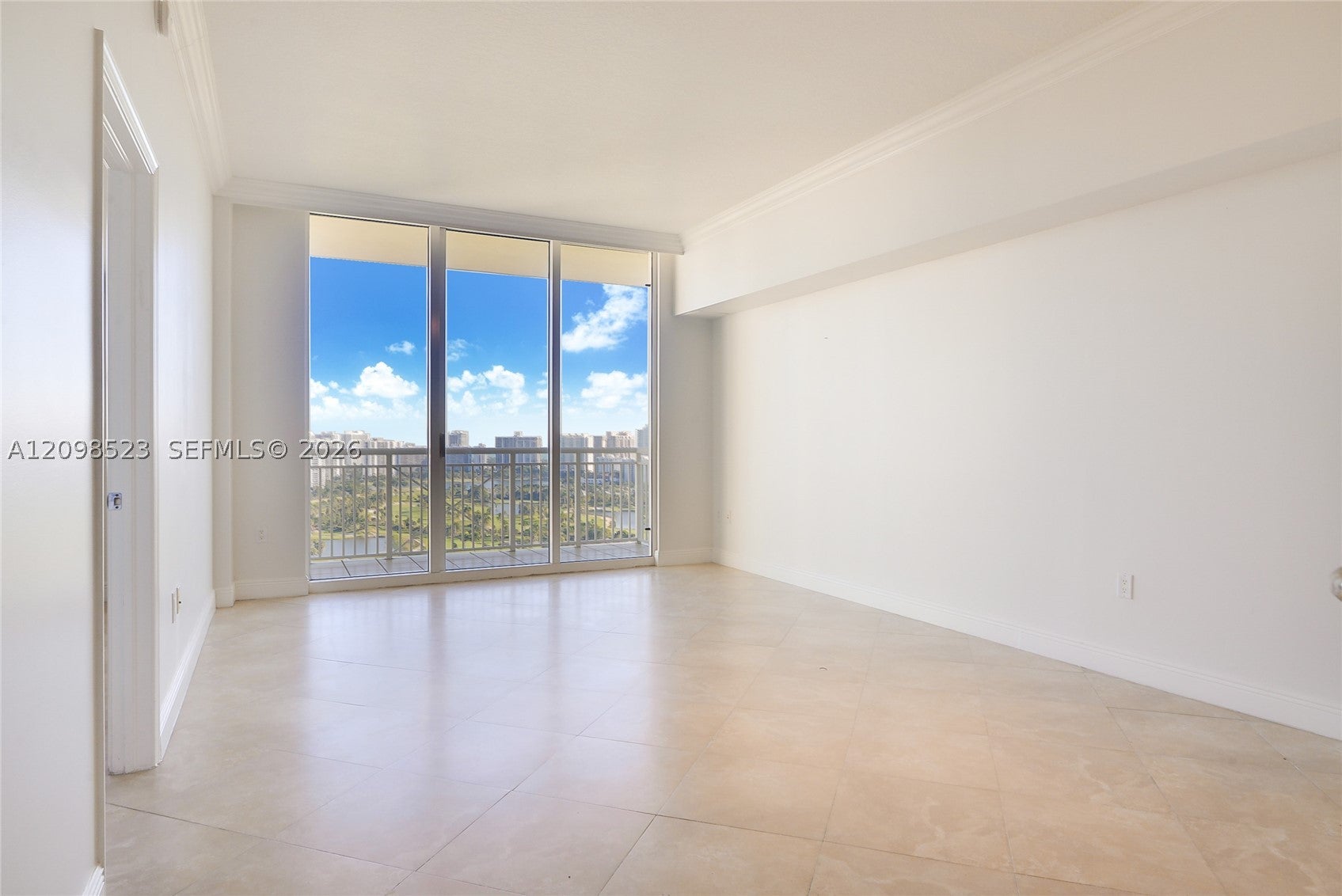 19501 W Country Club Dr PH-02