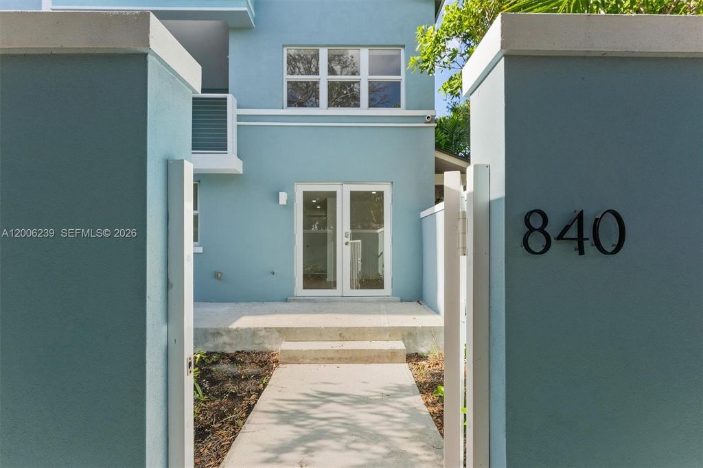 Photo of 824 SE 12th Ct #840, Fort Lauderdale, FL 33316 (MLS # A12006239)