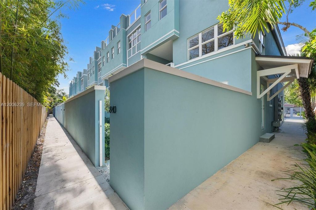 Photo of 824 SE 12th Ct #840, Fort Lauderdale, FL 33316 (MLS # A12006239)