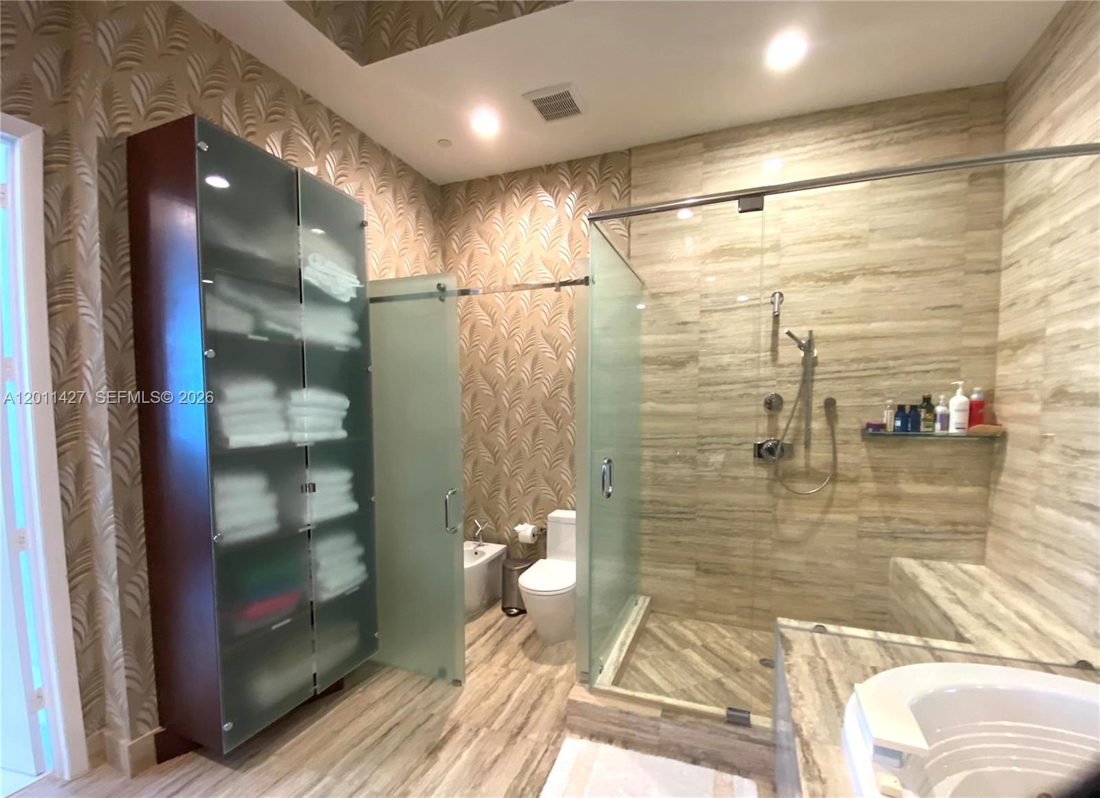 TDR TOWER III CONDO - Residential Lease