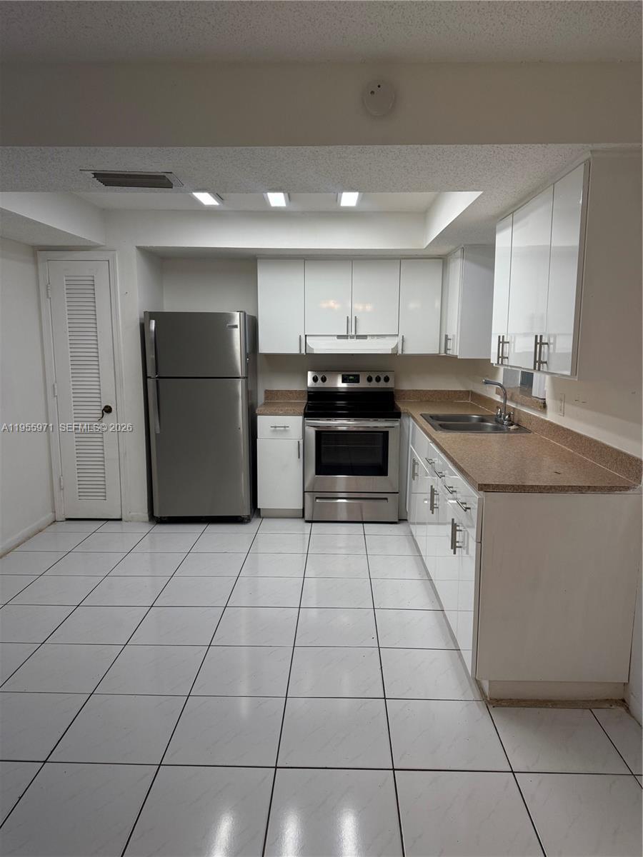 BROADVIEW COUNTRY CLUB - Residential