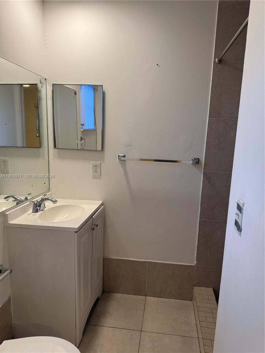 BROADVIEW COUNTRY CLUB - Residential