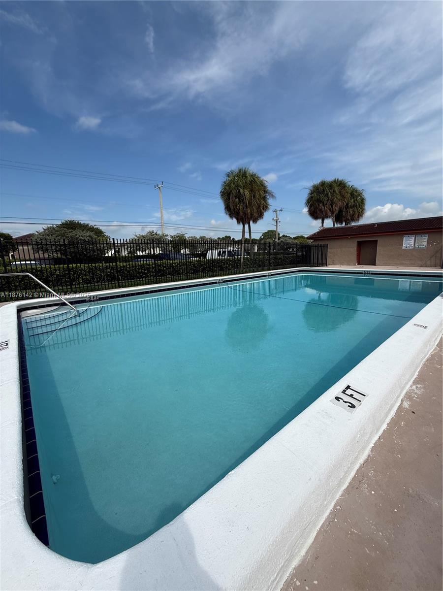 CORAL SPRINGS VILLAS COND - Residential Lease