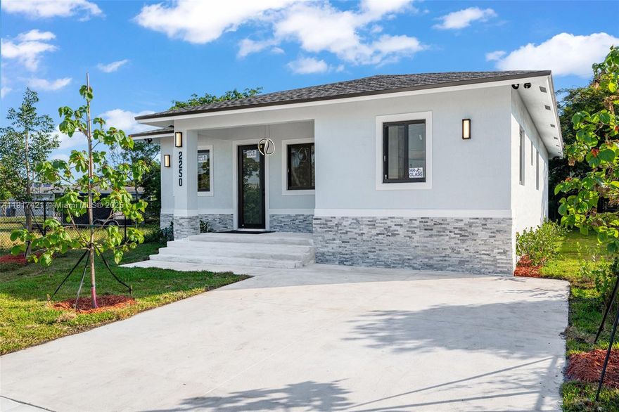 Welcome to 2250 Northwest 7th Court in Fort Lauderdale! This stunning home boasts 4 bedrooms and 3.5 baths, nestled in the vibrant heart of Fort Lauderdale. Enjoy convenient access to fantastic dining, shopping, and entertainment. Whether you're dreaming of a sleek modern style or a cozy retreat, this property is the ideal foundation to create your perfect paradise!