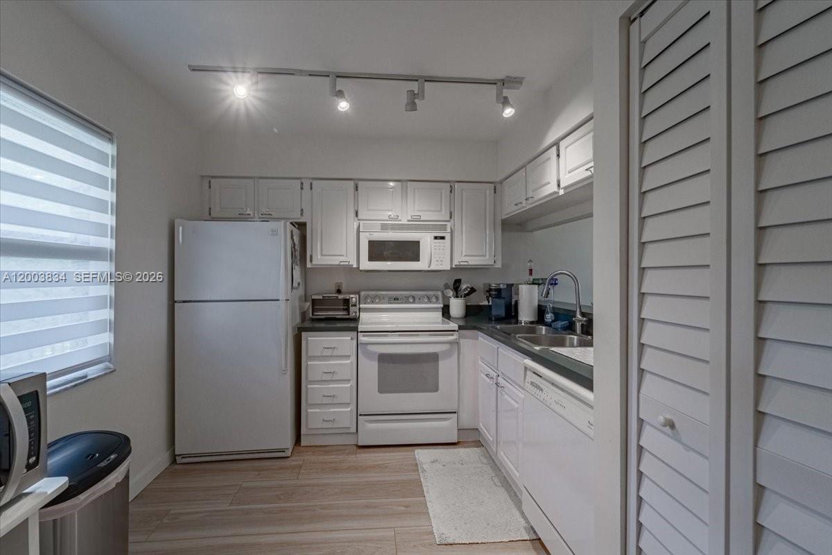 10501 W Broward Blvd 409