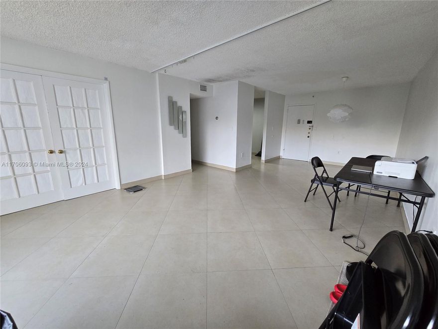 Spacious 2beds, 2baths condo unit with water access. Room have plenty of day light. HOA include water, cable, high speed internet and other amenities Gym, sauna, and library. Great school. Near Aventura mall, bright line train station, shopping area. HOA have many guest parking. This Is A 24/7 Gated Security Complex With One Security Guard At The Gate And The 2nd At The Entrance Lobby Of The Building. The parking spot for this unit is covered, located right next to the entrance. Owner occupied. Sold As-Is.
MOTIVATED SELLER! Brand new AC Unit was put in (02/23/24). Reason to sell - owner work relocate.