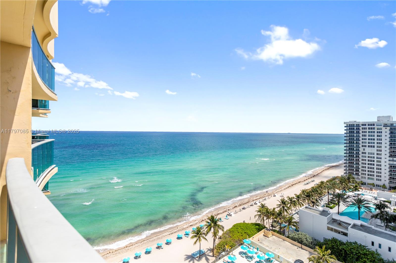 WAVE CONDO - Residential