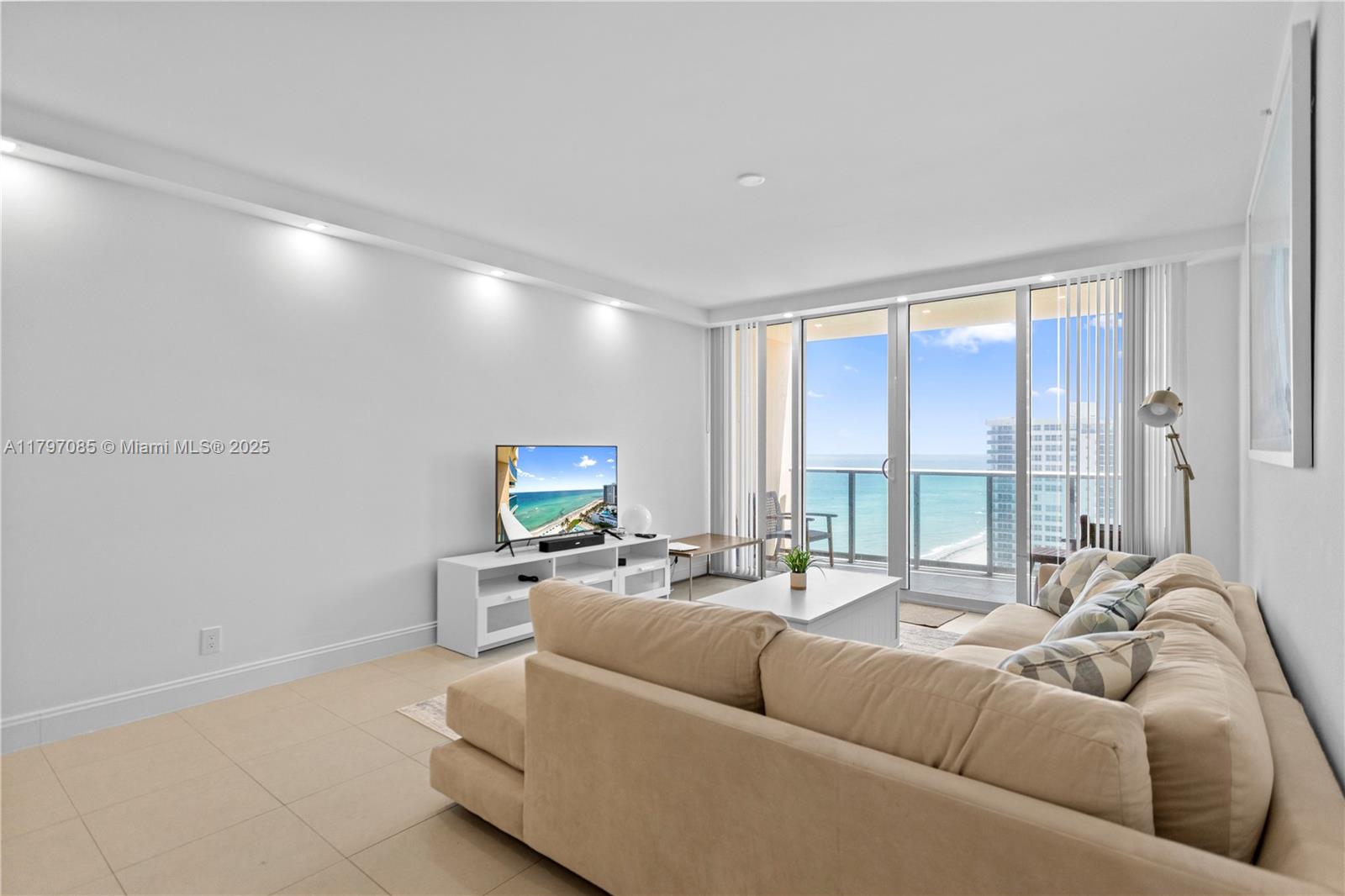 WAVE CONDO - Residential