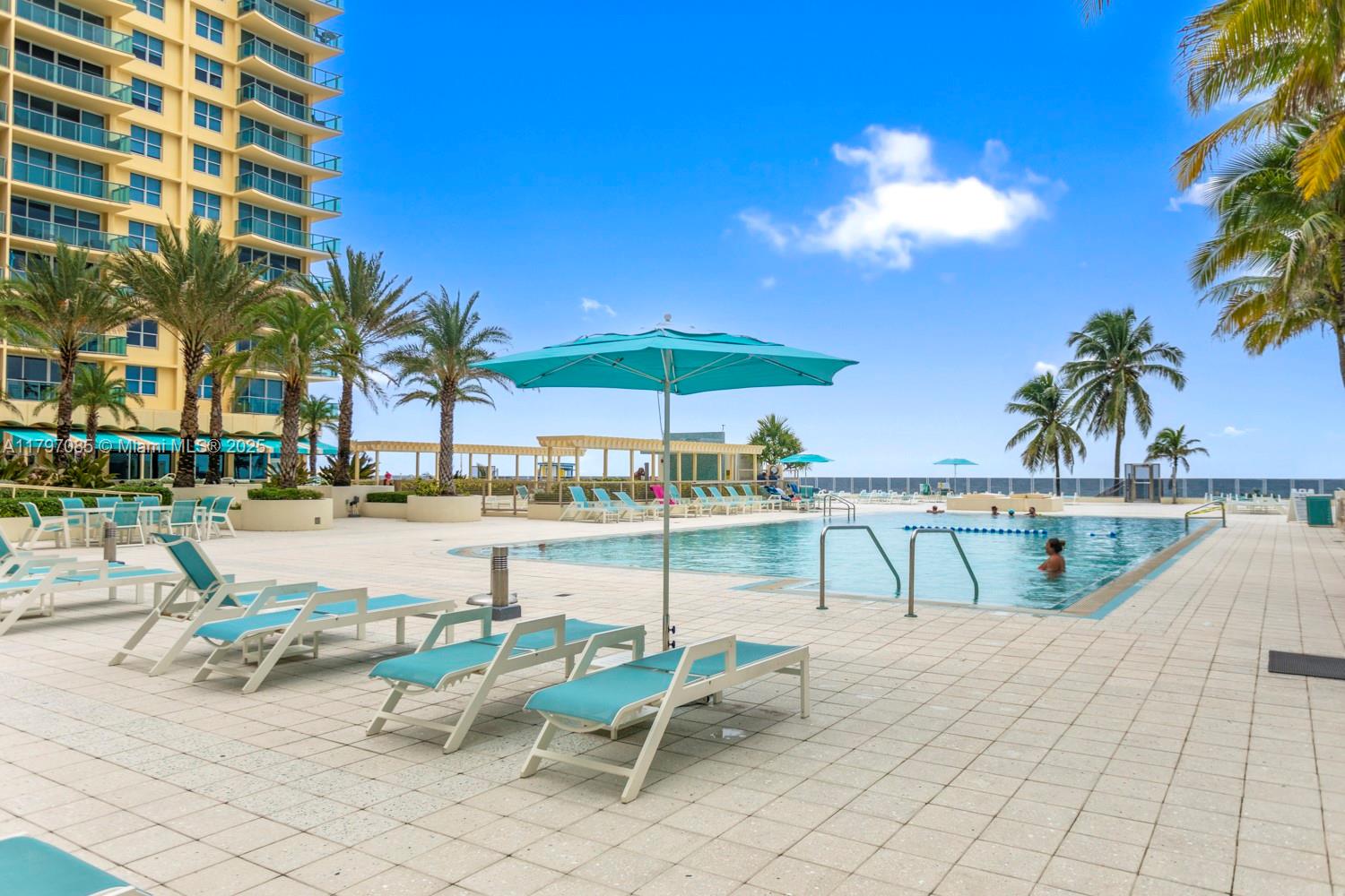 WAVE CONDO - Residential