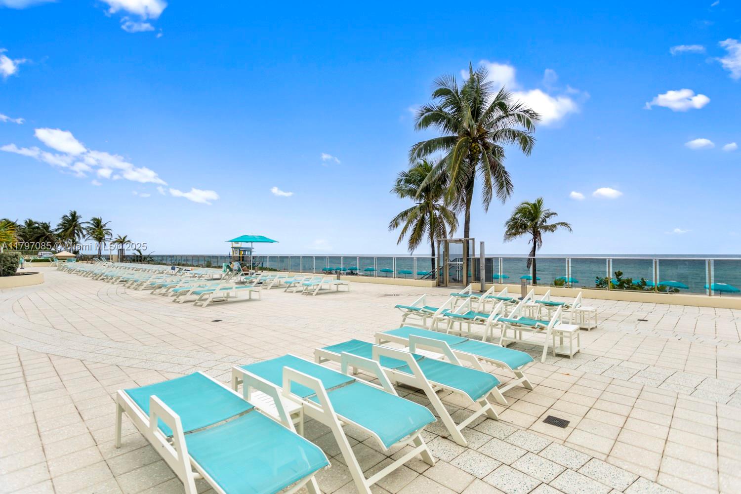 WAVE CONDO - Residential