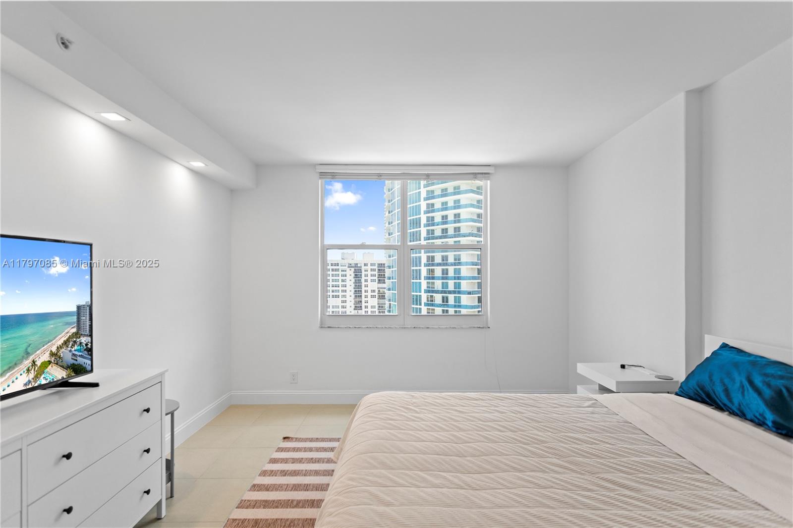 WAVE CONDO - Residential