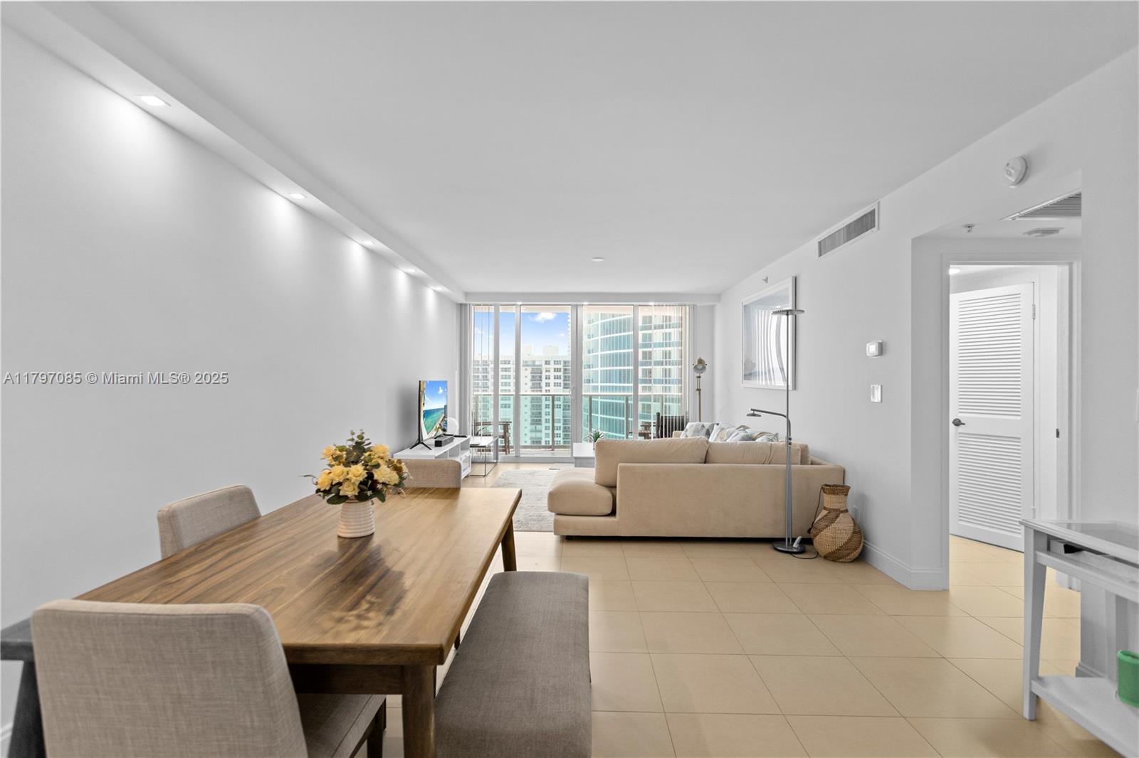 WAVE CONDO - Residential