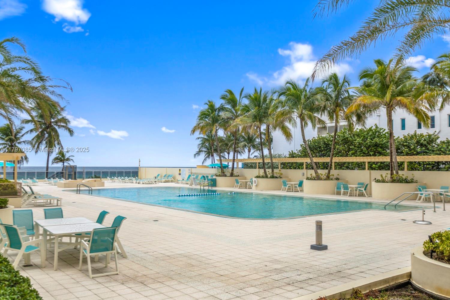 WAVE CONDO - Residential
