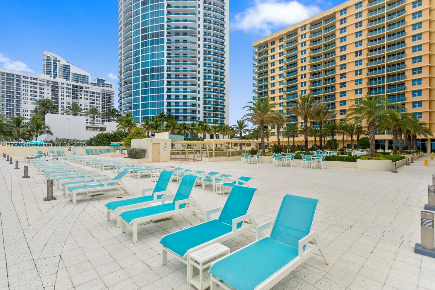 WAVE CONDO - Residential