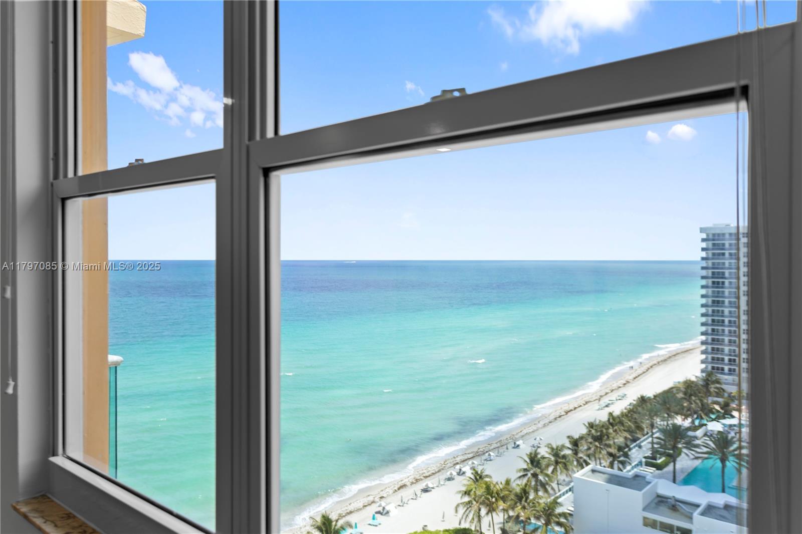 WAVE CONDO - Residential