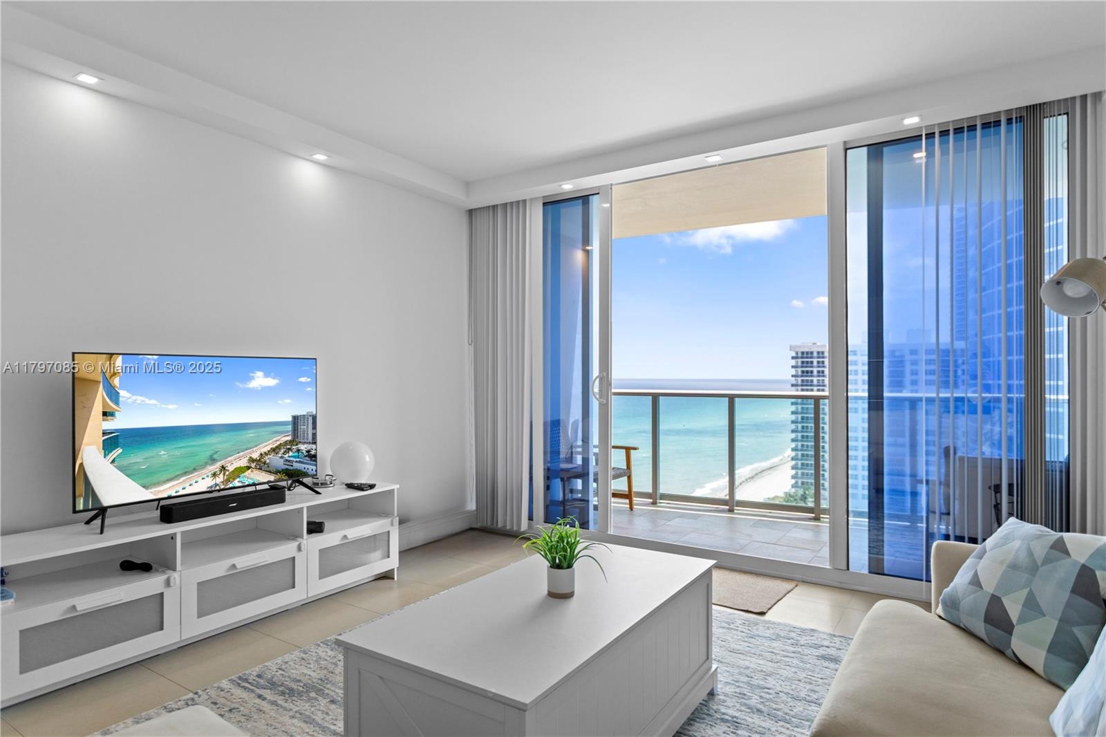 WAVE CONDO - Residential