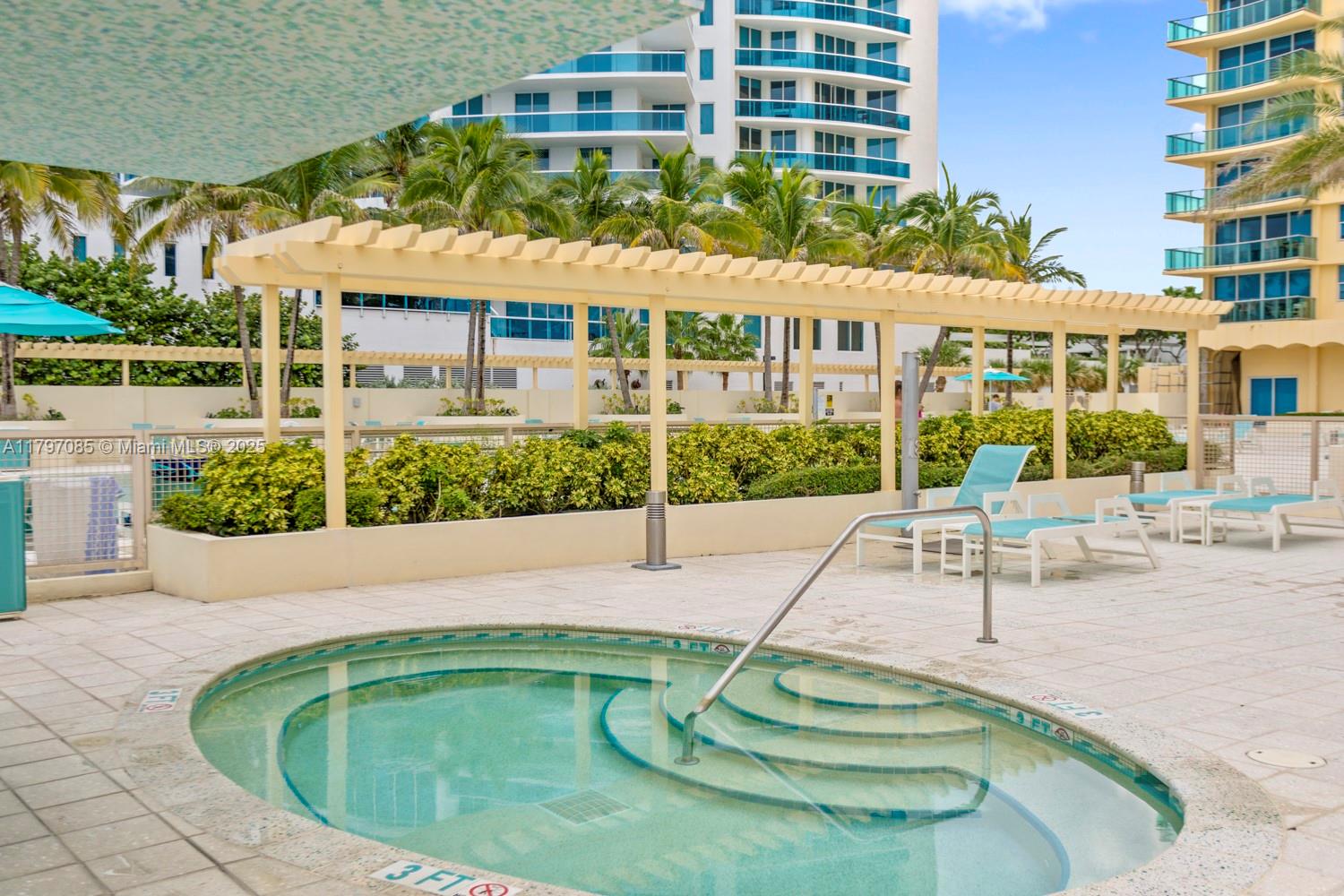 WAVE CONDO - Residential