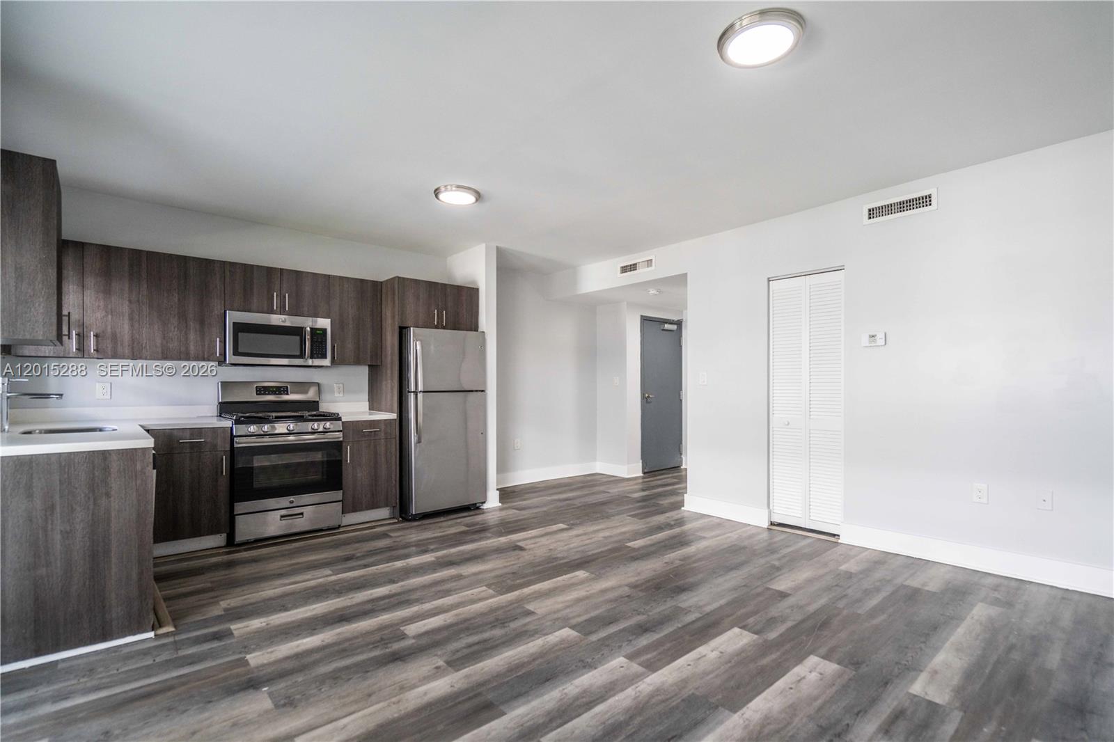 BEACH BAY SUB - Residential Lease