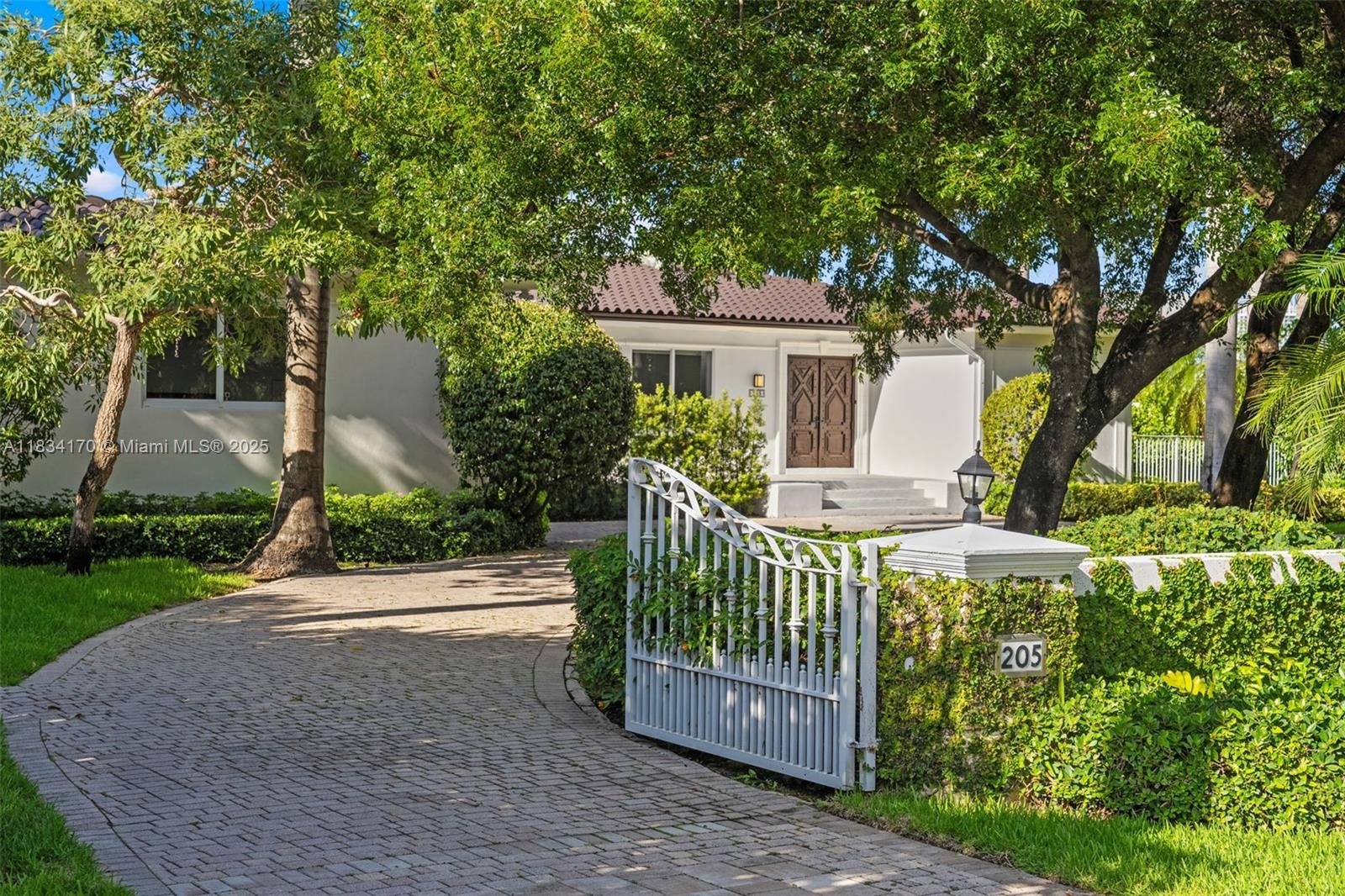 205 N Hibiscus Dr