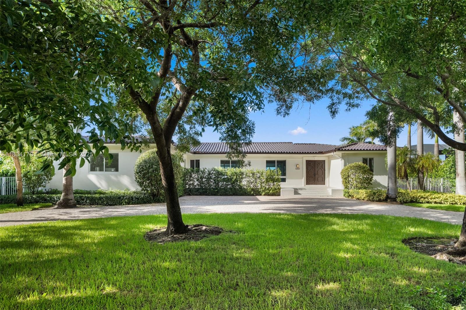 205 N Hibiscus Dr