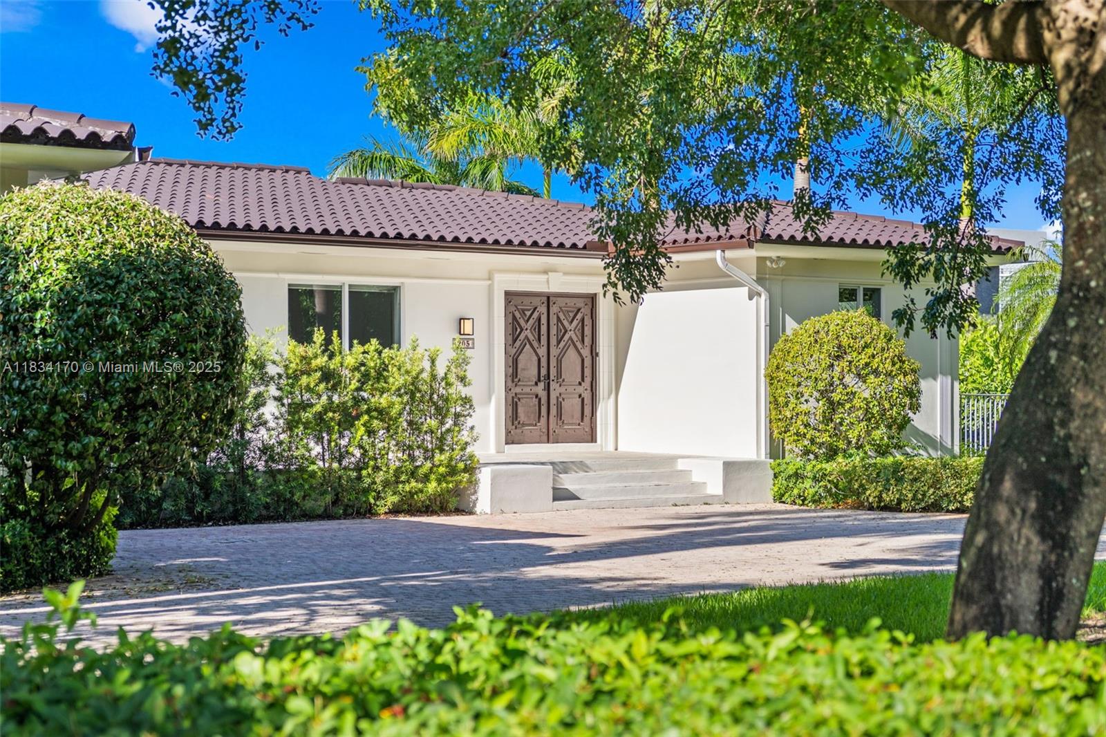 205 N Hibiscus Dr