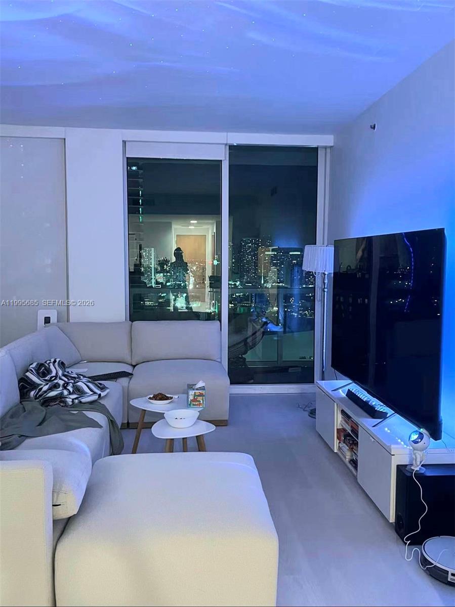 VIZCAYNE NORTH CONDO - Residential