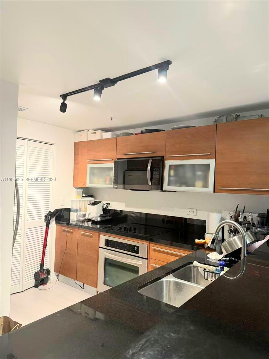 VIZCAYNE NORTH CONDO - Residential