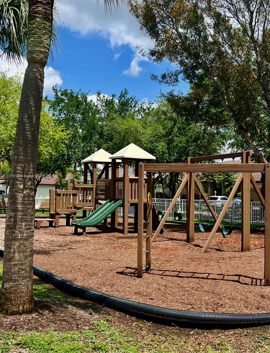 STONERIDGE LAKE ESTATES P - Residential
