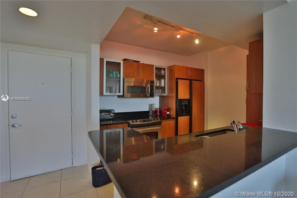 VENTURE AT AVENTURA WEST - Residential Lease