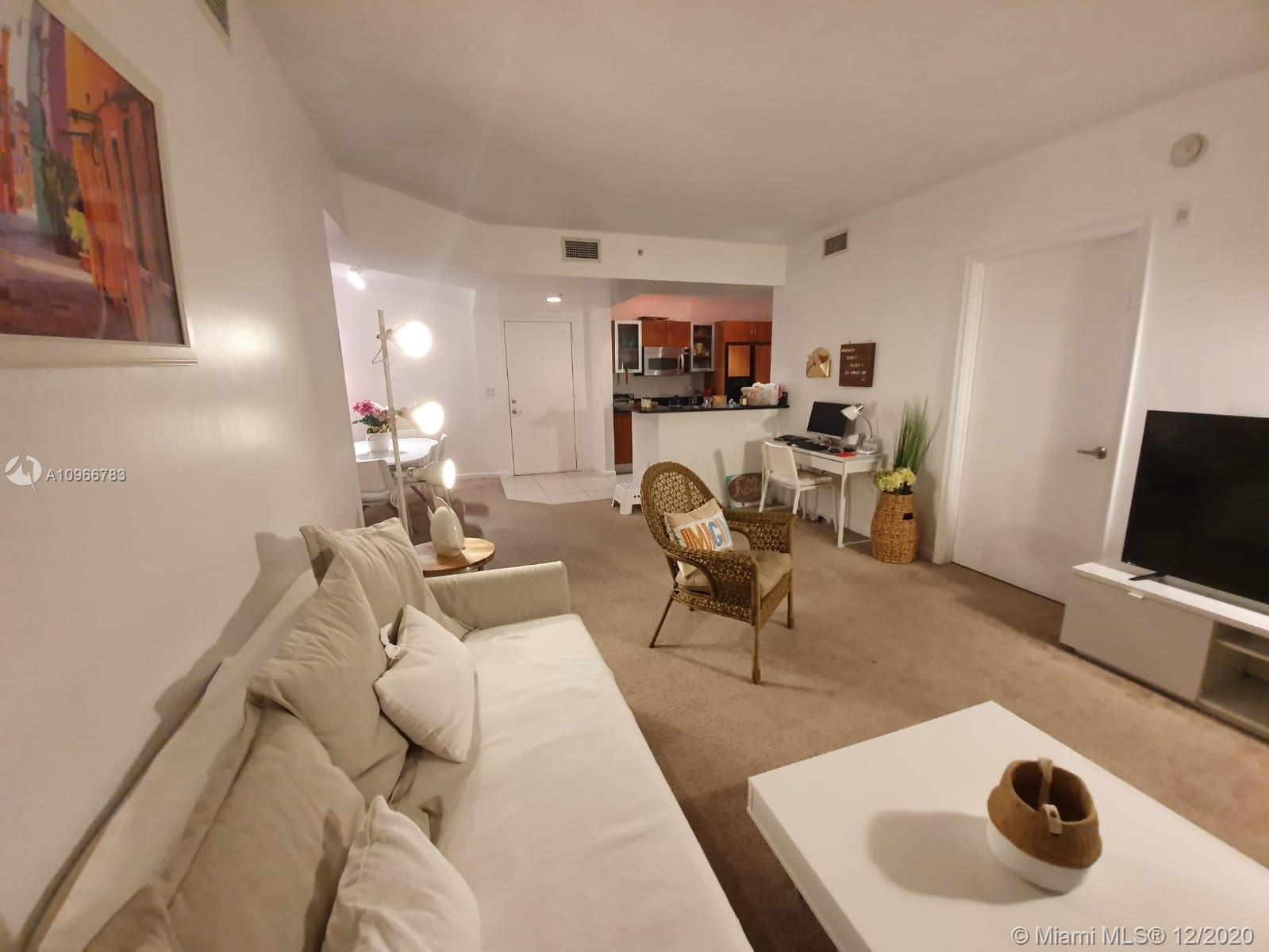 VENTURE AT AVENTURA WEST - Residential Lease