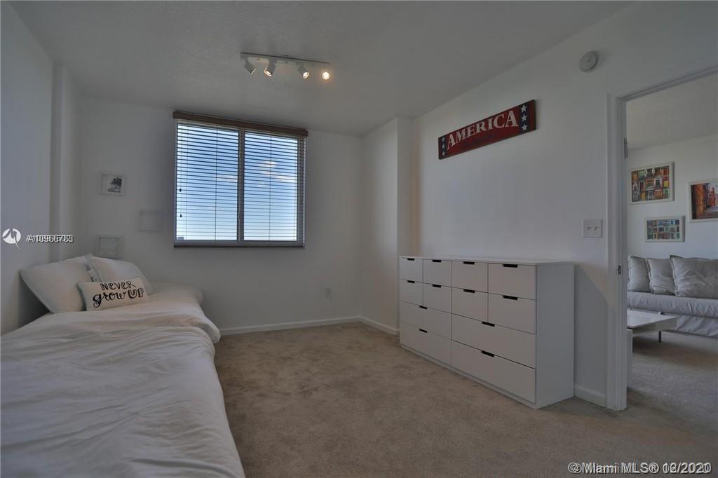 VENTURE AT AVENTURA WEST - Residential Lease