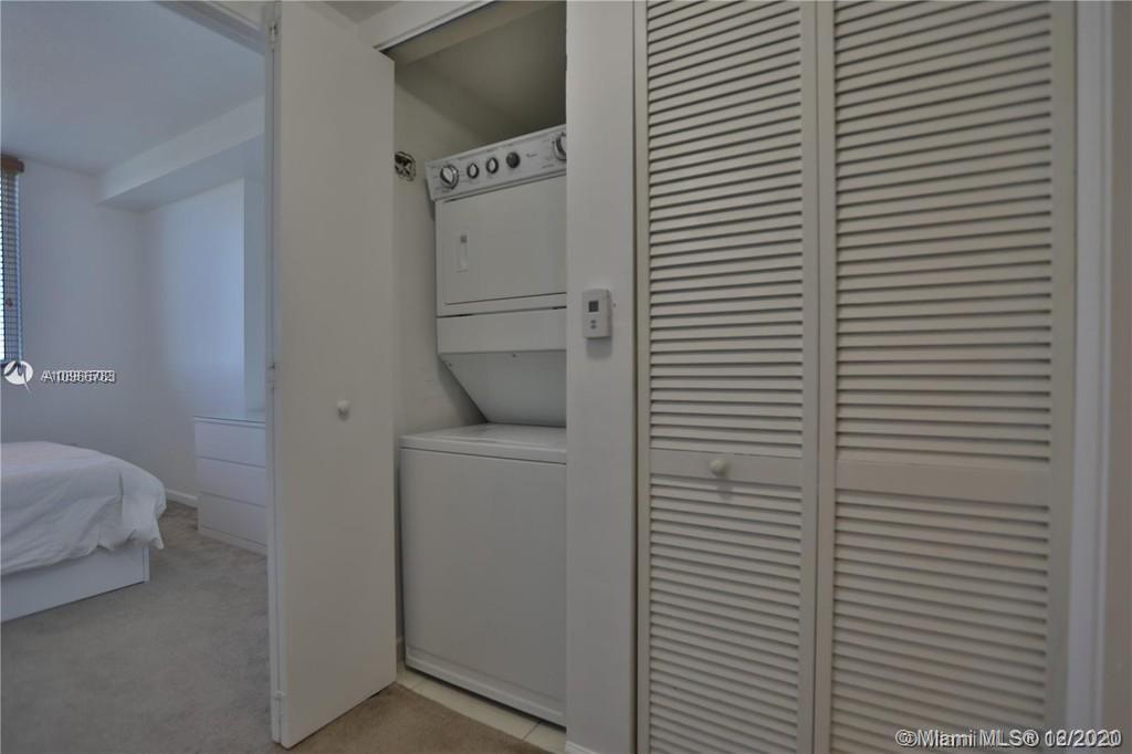 VENTURE AT AVENTURA WEST - Residential Lease