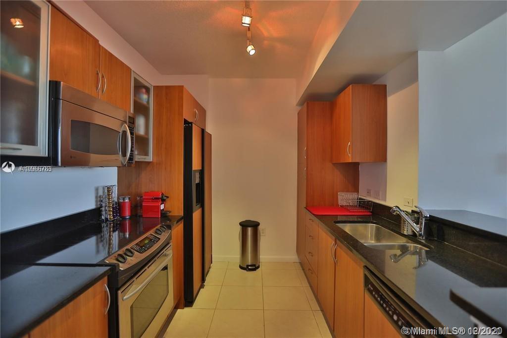 VENTURE AT AVENTURA WEST - Residential Lease