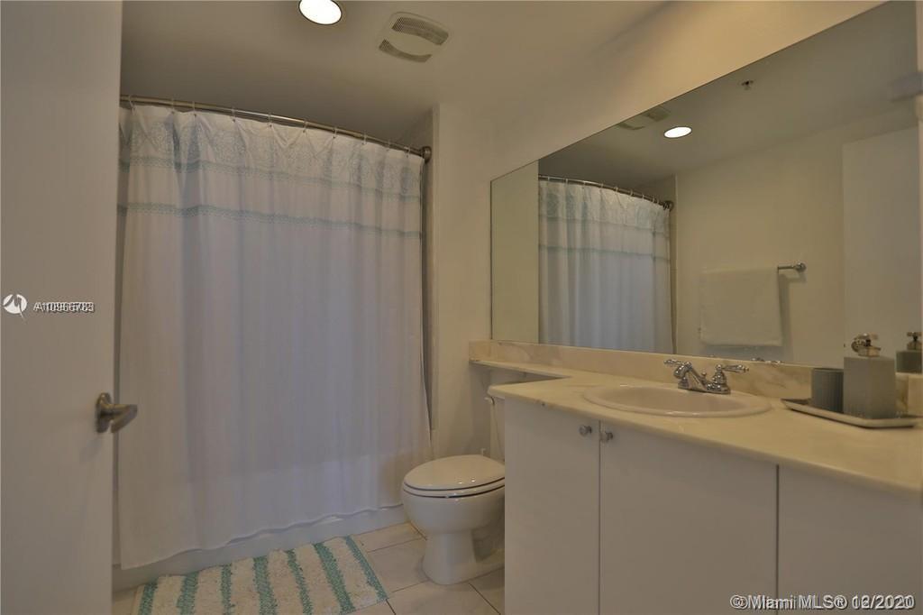 VENTURE AT AVENTURA WEST - Residential Lease