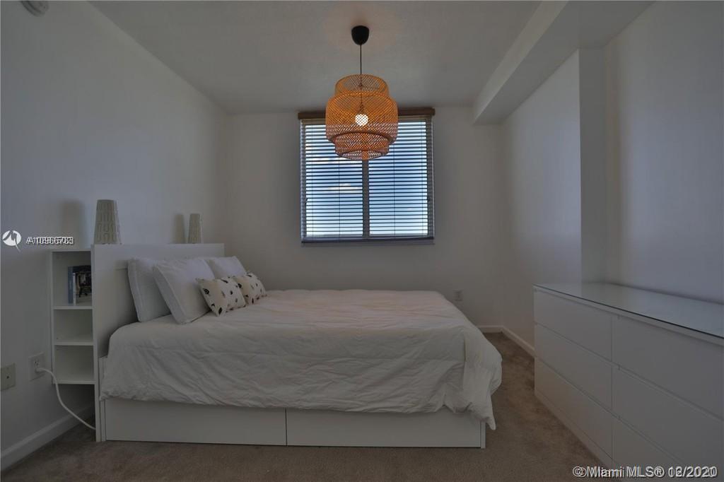 VENTURE AT AVENTURA WEST - Residential Lease