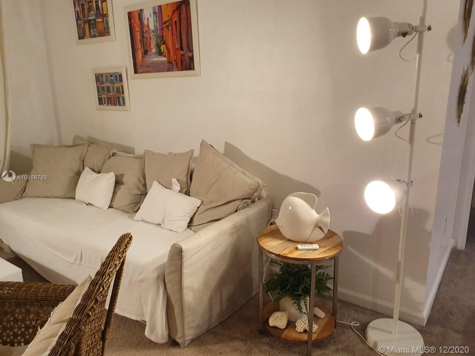 VENTURE AT AVENTURA WEST - Residential Lease