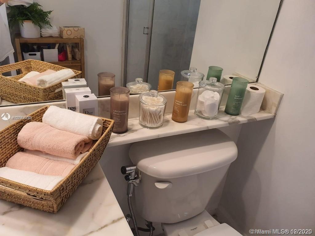 VENTURE AT AVENTURA WEST - Residential Lease