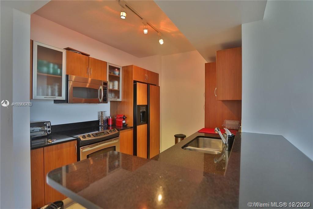 VENTURE AT AVENTURA WEST - Residential Lease