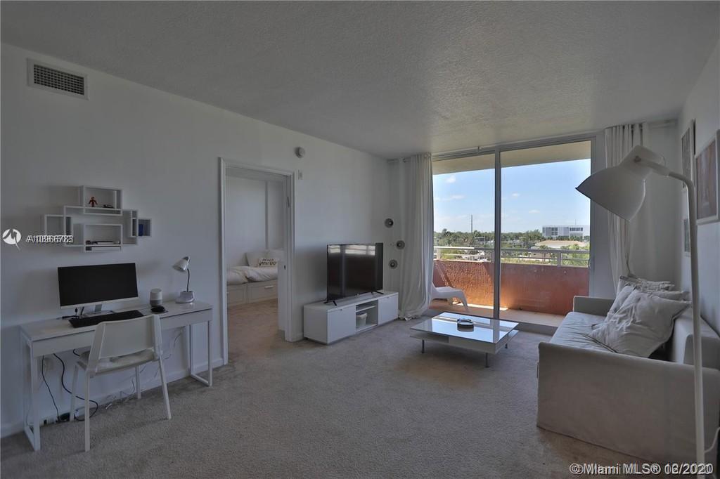 VENTURE AT AVENTURA WEST - Residential Lease