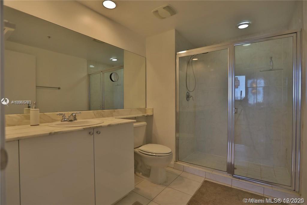 VENTURE AT AVENTURA WEST - Residential Lease