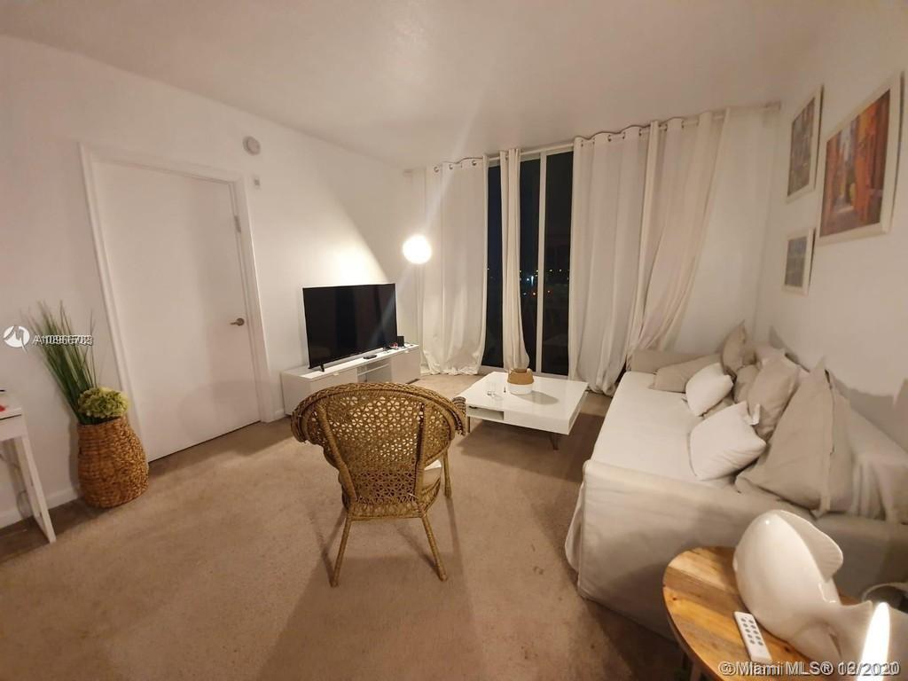 VENTURE AT AVENTURA WEST - Residential Lease