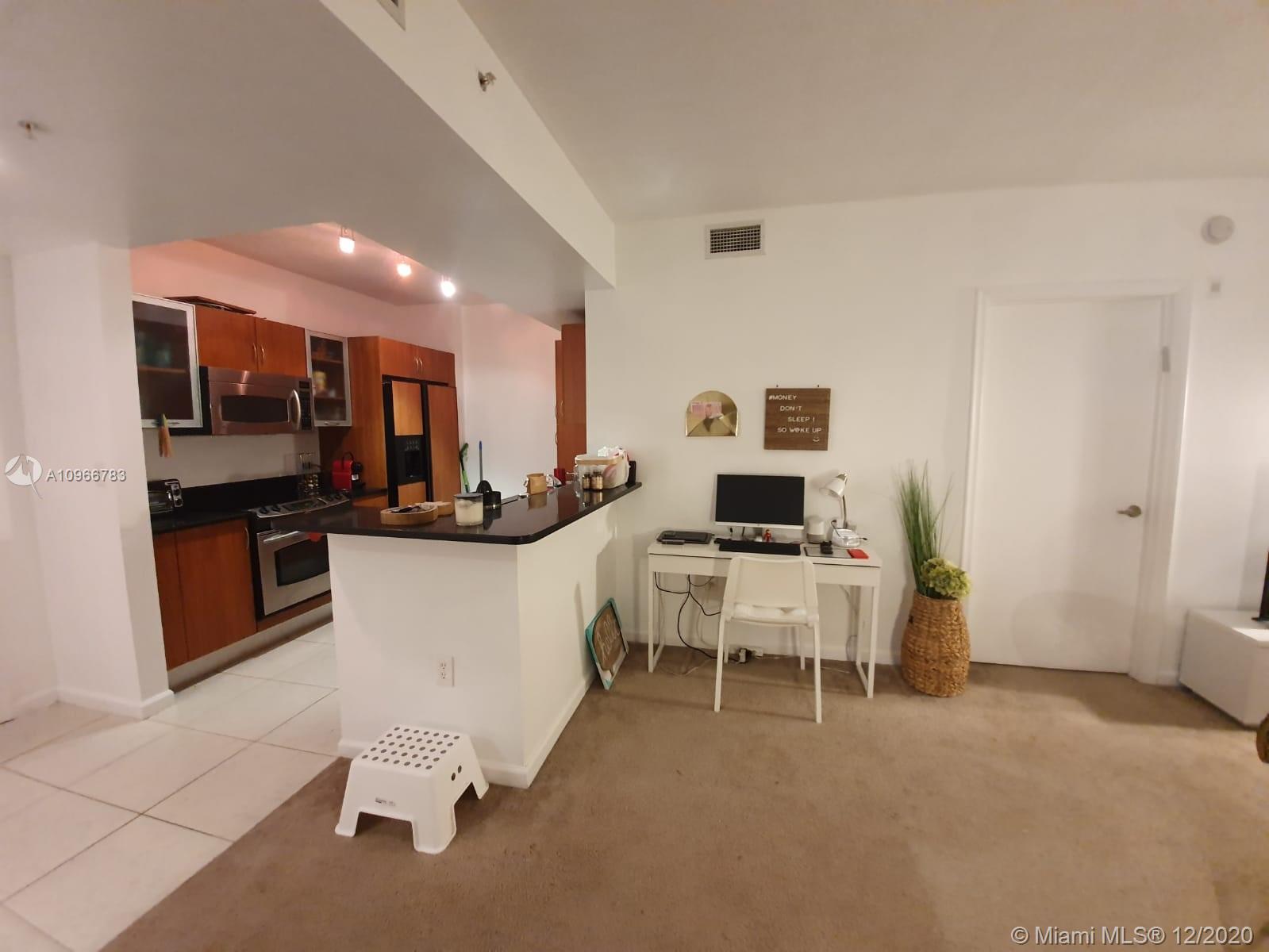 VENTURE AT AVENTURA WEST - Residential Lease