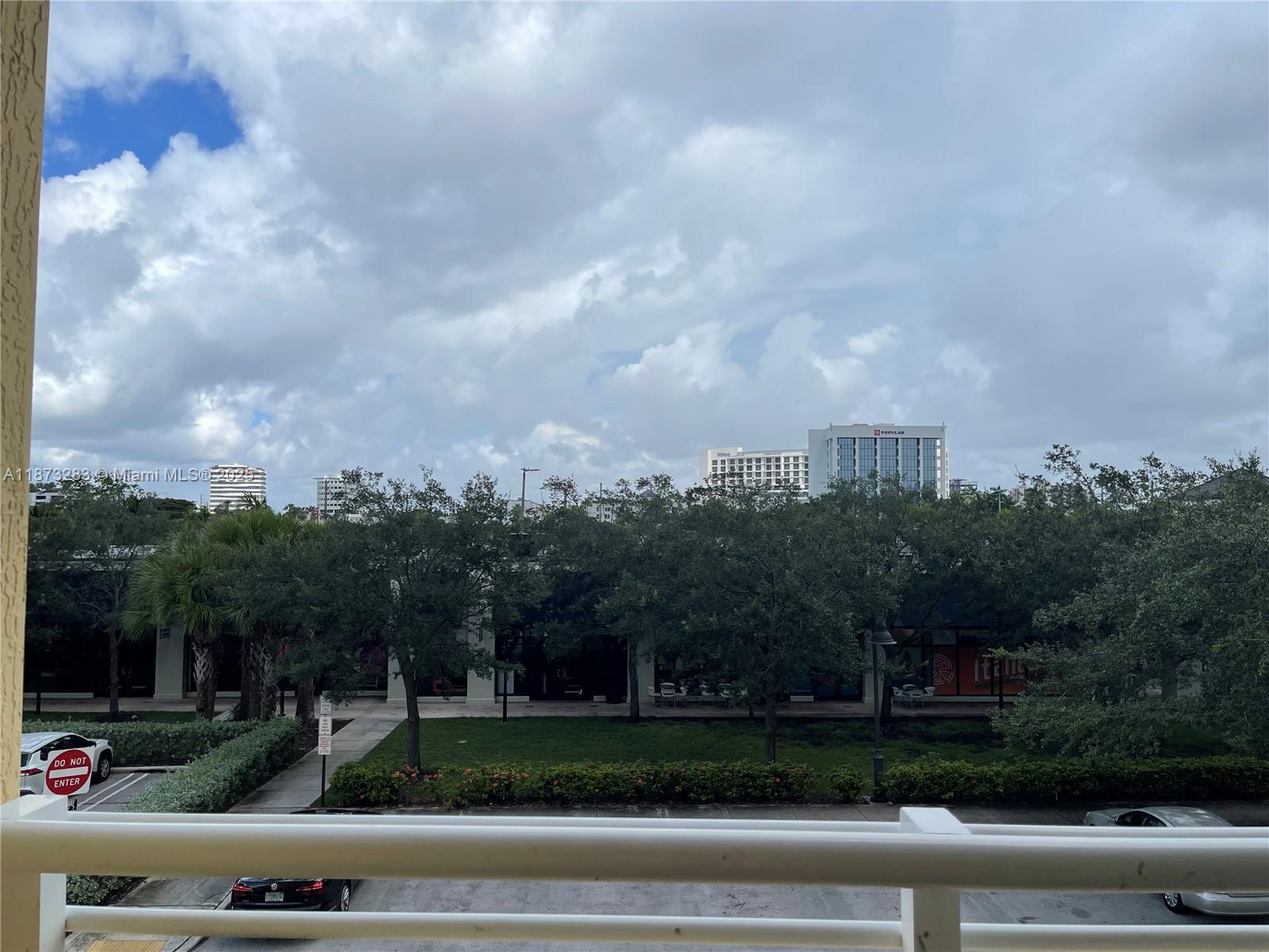 VENTURE AT AVENTURA WEST - Residential