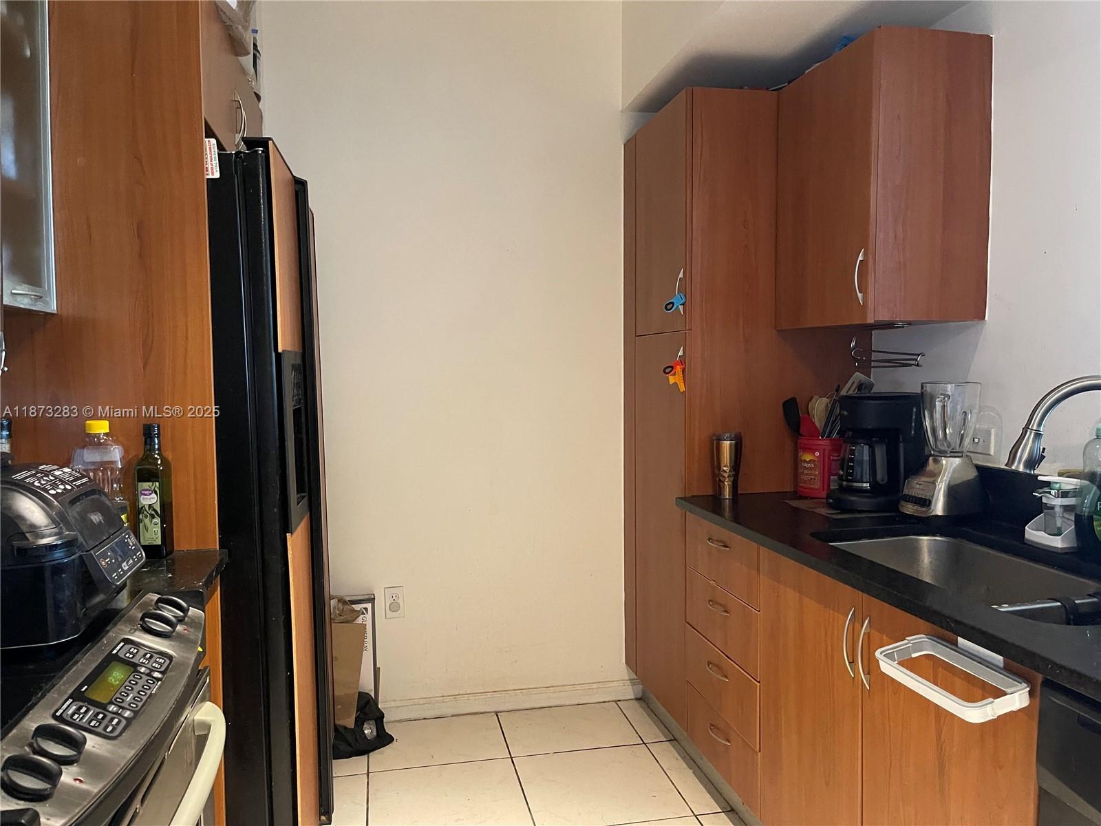 VENTURE AT AVENTURA WEST - Residential