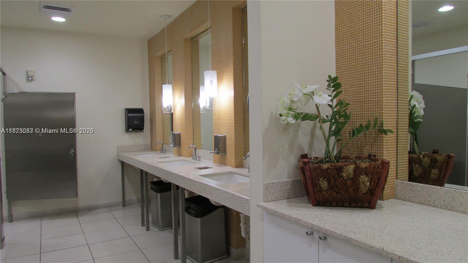 VENTURE AT AVENTURA WEST - Residential