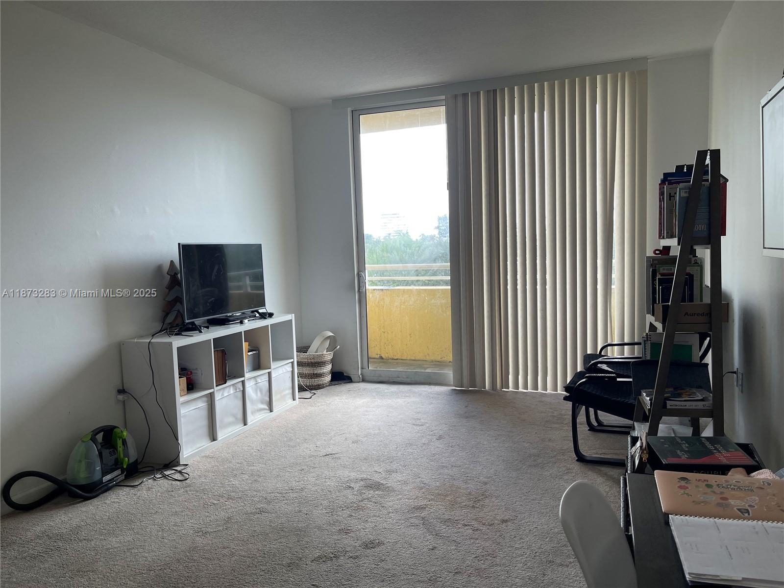 VENTURE AT AVENTURA WEST - Residential