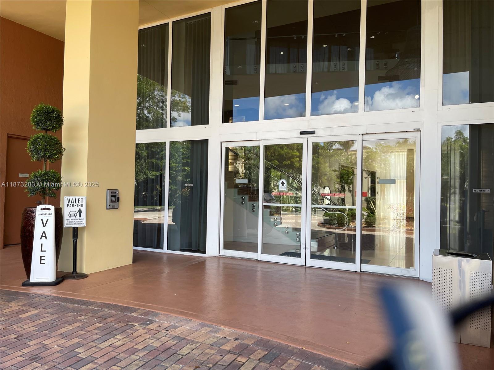 VENTURE AT AVENTURA WEST - Residential