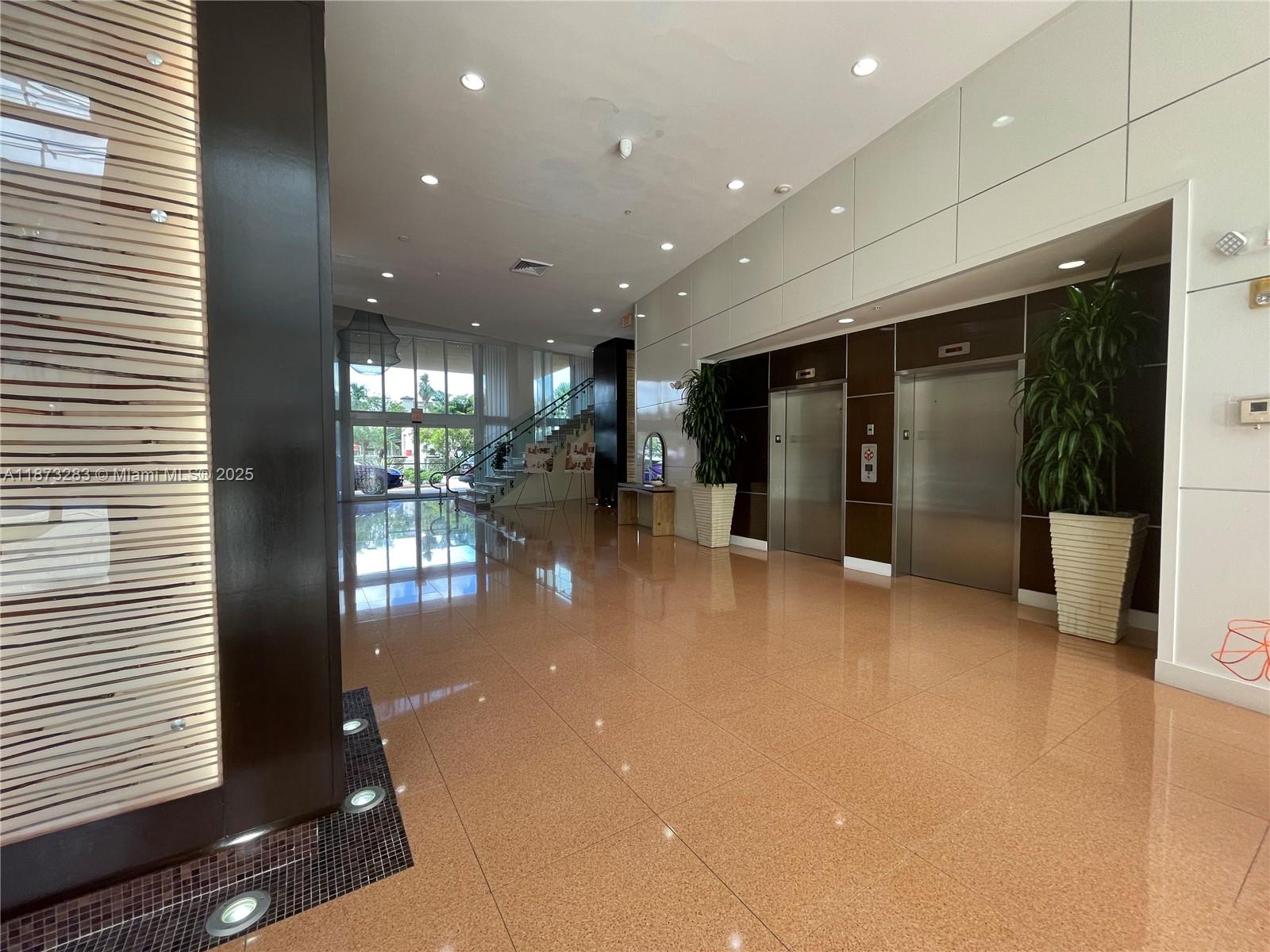 VENTURE AT AVENTURA WEST - Residential