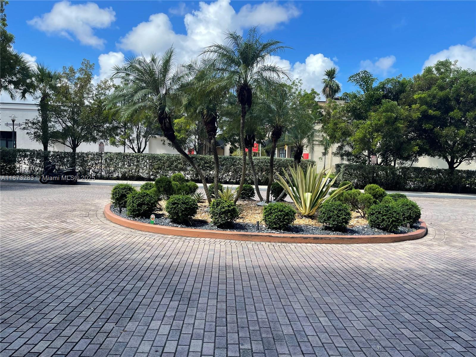 VENTURE AT AVENTURA WEST - Residential