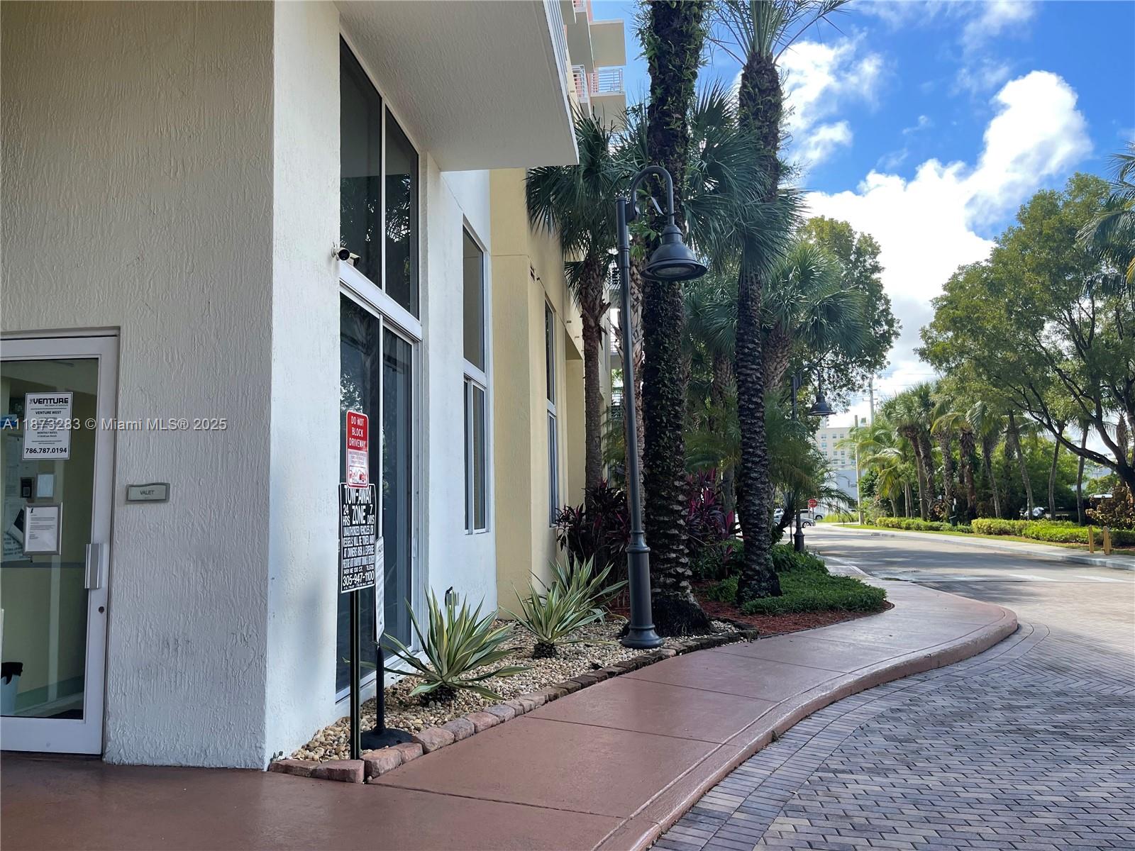 VENTURE AT AVENTURA WEST - Residential